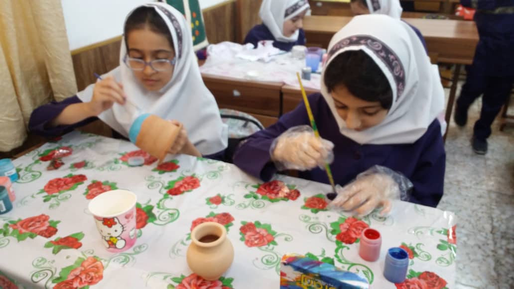 روزهای پایانی سال تحصیلی با سفالگری هنرمندان چهارم «الف»